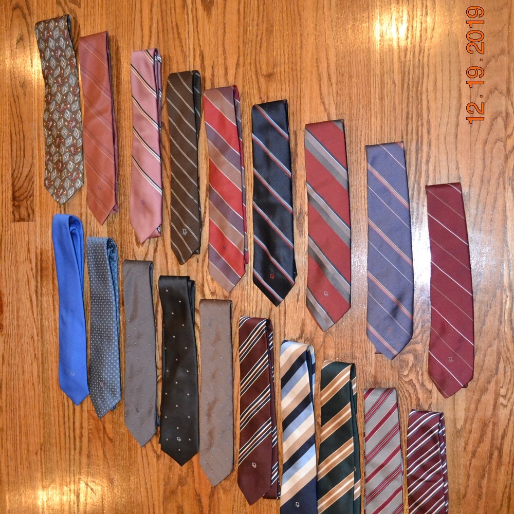 CHRISTIAN DIOR TIE LOT (19)